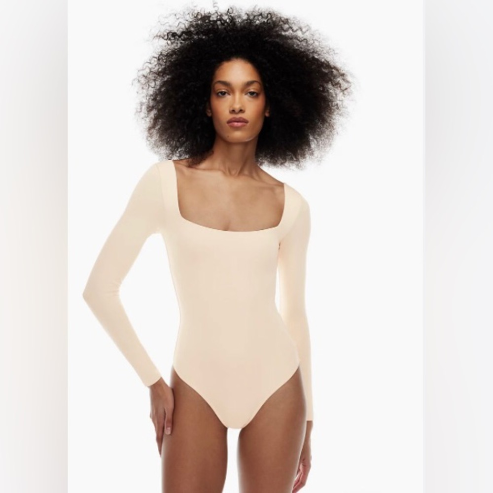Aritzia Babaton Contour Squareneck Longsleeve Bodysuit XS Naked Peach
